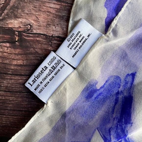 MOSCHINO | Silk print scarf … Dreams Can Come True… - Picture 9 of 12